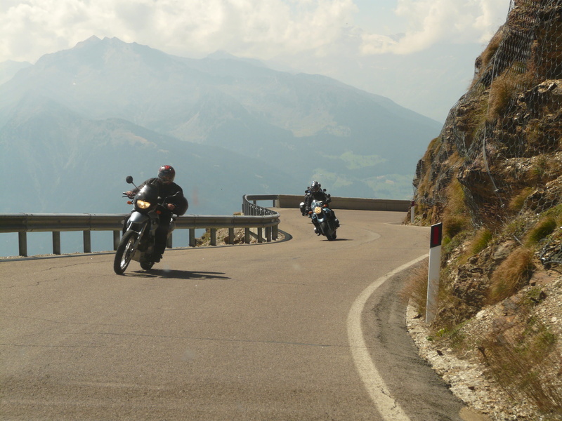 real people, motorcycle, black, rear view, mode of transportation, mountain, lifestyles, people, daytime, nature, men, outdoors, curve, cyclamen, 2K, transportation