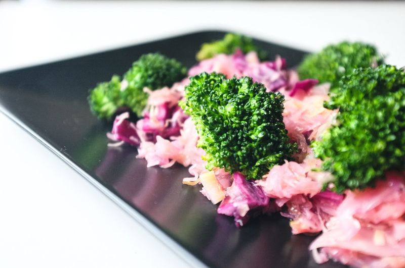 red cabbage, plate, tray, vegetable, dinner, asian food, green color, selective focus, gourmet, japanese food, meal, ready-to-eat, meat, no people, 4K