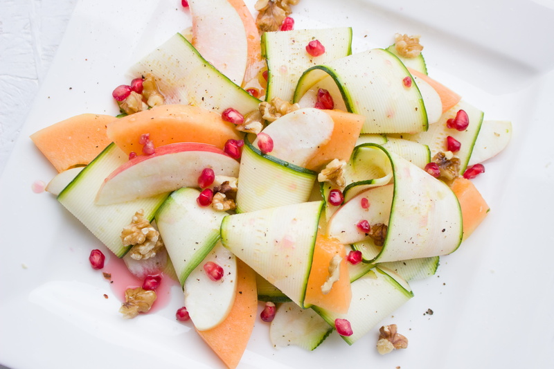 temptation, food and drink, indoors, vegan, slice, still life, ready-to-eat, healthy eating, refreshment, 5K, plate, frisch, melon, apple, no people, cucumber