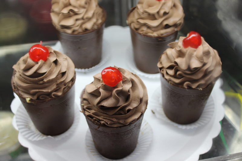 tasty, chocolate cake, fruit, cherries, trash can, chocolate, 2K, cupcake holder, sweet food, indoors, freshness, sweet, cupcake, basket, cake, still life