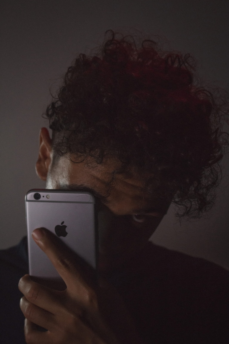 wireless technology, portrait, photography themes, iphone 6s plus, leisure activity, photographing, indoors, selfie, dark, headshot, one person, margate