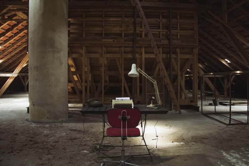 building, retro, day, flooring, wood - material, old, garage, absence, indoors, abandoned, chair, random, 4K, domestic room, architectural column, seat