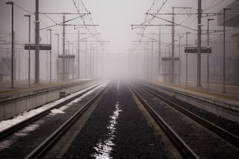 vanishing point, day, railway, smog, no people, diminishing perspective, technology, rail, railroad track, built structure, railroad, architecture, sky