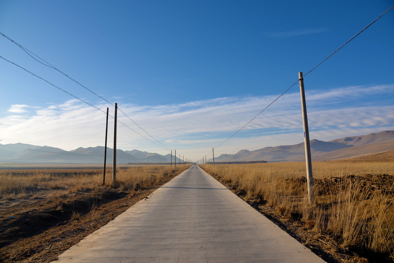 vanishing point, day, mountain, outdoors, outdoor, direction, tranquil scene, 5K, electricity, no people, diminishing perspective, land, sky, cloud - sky