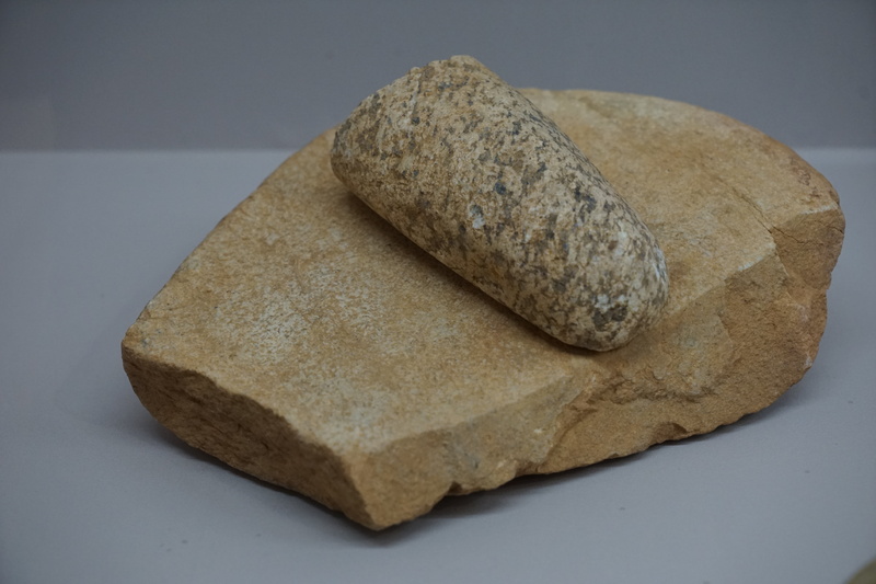 go edition, indoors, food and drink, the breadwinner, gray background, brown bread, solid, colored background, bread, baked, acorn processing, food, stone