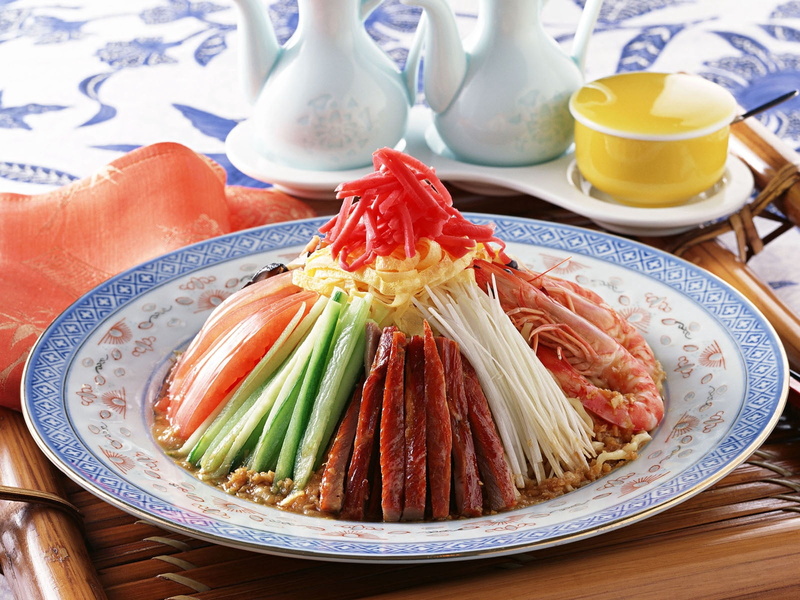 high angle view, serving dish, vegetables, crustacean, dish, shrimps, laying, crockery, food and drink, close-up, temptation, orange color, meal, no people