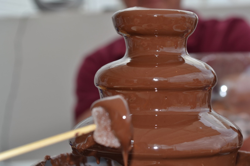 glass - material, lens, liquid, bottle, shift, food and drink, temptation, food, 4K, chocolate, table, focus on foreground, indoors, sweet, fountain, tray