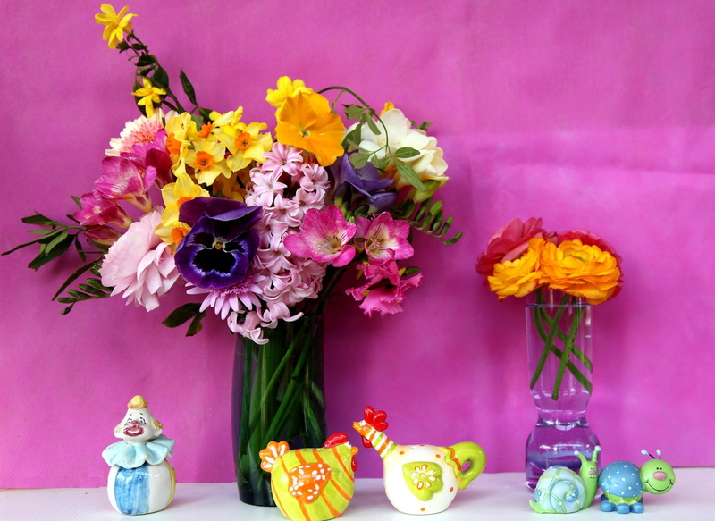 vibrant Color, flower, figurines, nature, ranunkulyus, blossom, season, colors, flower arrangement, table, freesia, still life, vase, flowering plant, love