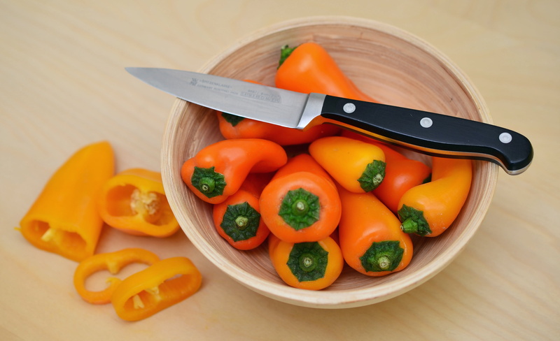 snack vegetables, paprika, yellow peppers, peppers, vegetables, cutting board, tomato, colored background, pepper, orange color, vegetarian food, indoors
