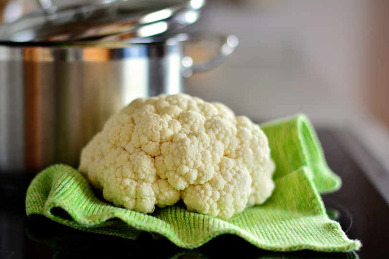 kitchen, table, domestic room, cauliflower, indoors, food, domestic kitchen, 5K, healthy eating, food and drink, no people, studio shot, vegetable, raw food