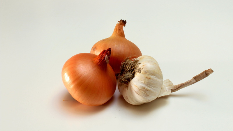 onions, wellbeing, no people, onion, vegetable, healthy, close-up, group of objects, studio shot, cooking, cut out, diet, food and drink, restaurant, freshness