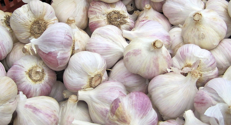 still life, garlic bulb, no people, close-up, vegetable, large group of objects, autumn, for sale, full frame, market, ingredient, backgrounds, abundance
