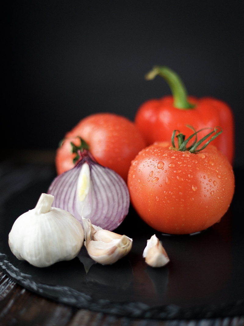 spice, group of objects, onion, ingredient, wellbeing, food and drink, 4K, black background, indoors, food, focus on foreground, tomatoes, garlic bulb