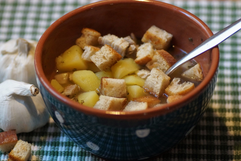 vegetable soup, croutons, healthy eating, freshness, vegetarian food, spoon, soup, food and drink, indoors, potato, bowl, bread, kitchen utensil, diet