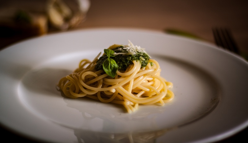 healthy eating, ready-to-eat, focus on foreground, spagetti, plate, spaghetti, wellbeing, dinner, basil, indoors, pesto, food and drink, italian food, garnish