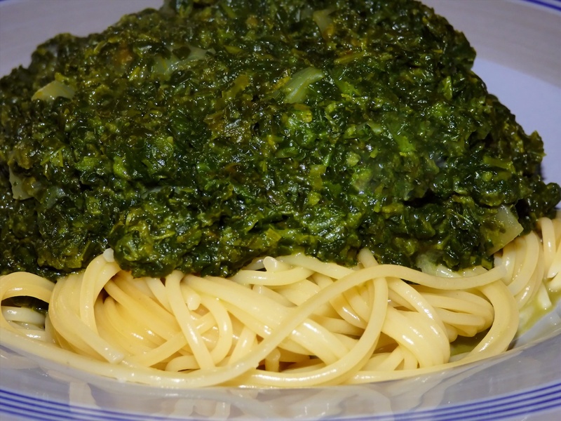 vegetable, cook, wellbeing, meal, italian, garnish, spaghetti, crockery, chopped, healthy eating, indoors, spinach, plate, noodles, dinner, ready-to-eat