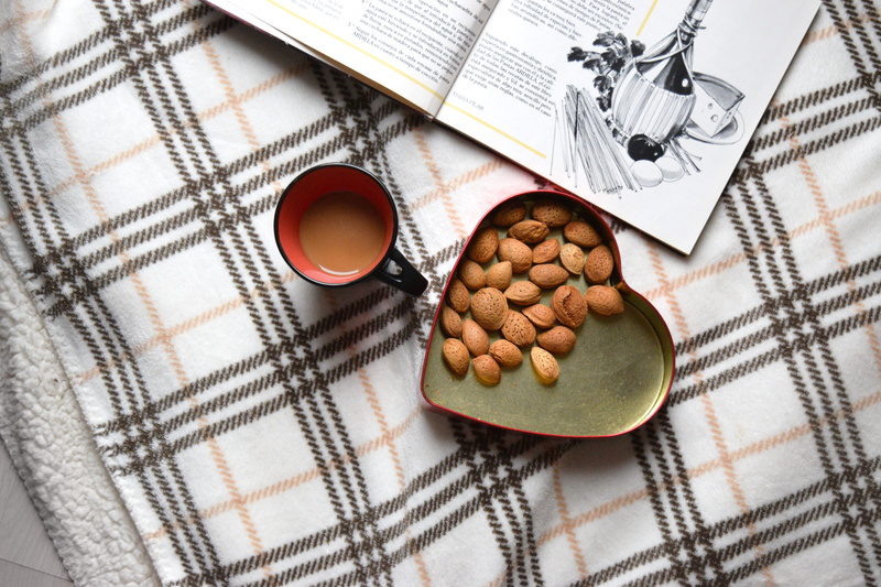 tray, sweet food, recipe, nuts, beside, heart box, space, eat, relax, coffee, nut, studio shot, directly above, cafe, female, heart, lifestyle, food and drink
