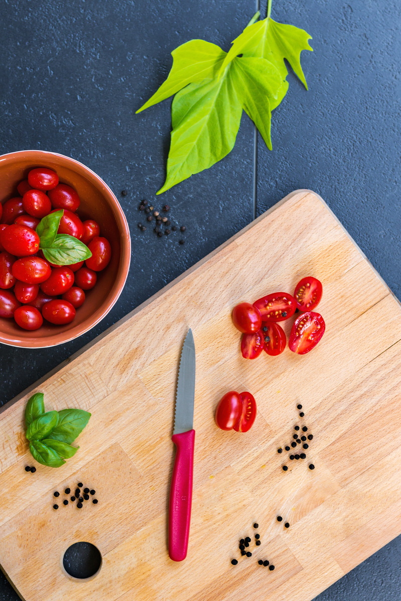 cover, herb, wood - Material, frisch, preparation, food, red, vegetables, tomato, nutrition, calories, preparing food, food and drink, leaf, diet, still life