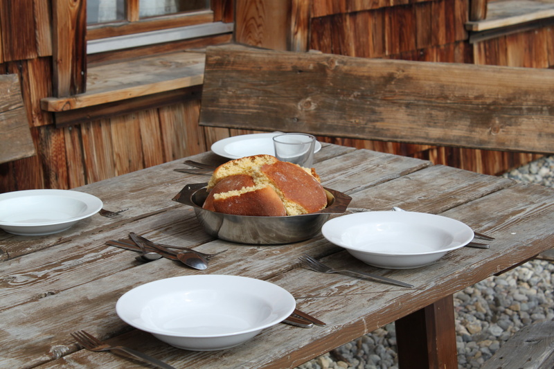 healthy eating, 4K, indoors, wood, cover, pan, ski holiday, covered, breakfast, no people, seat, pie, ready-to-eat, high angle view, ski lodge, gedeckter table