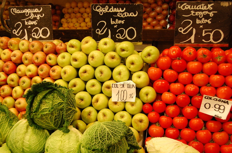 retail, apple, market, order, market stall, price tag, wellbeing, choice, fruit, large group of objects, vegetable, text, freshness, food, greengrocer