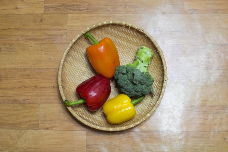 indoors, wood - material, yellow, paprika, v local li, directly above, orange paprika, still life, pepper, choice, tomato, wellbeing, variation, freshness