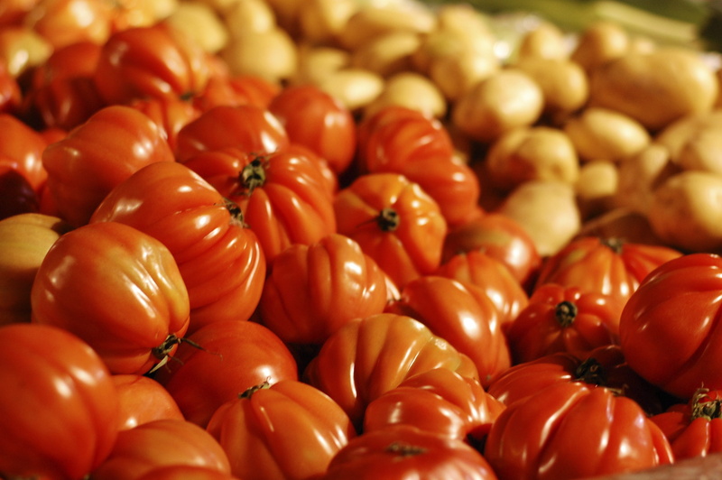 backgrounds, healthy eating, ripe, tomatoes, freshness, food and drink, 2K, selective focus, vegetable, no people, full frame, market, greengrocers, wellbeing