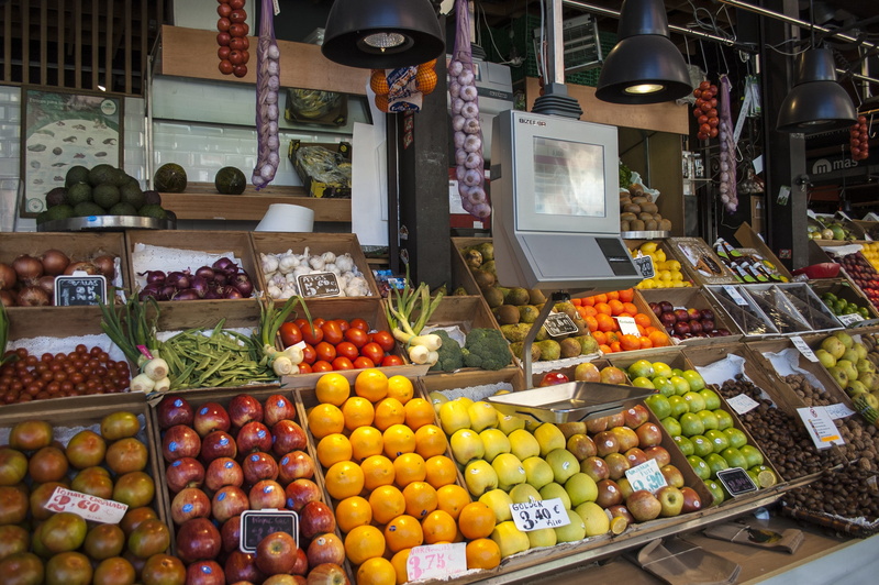 greengrocers, orange color, food and drink, choice, fruit, no people, san miguel market, apple, variation, madrid, retail, healthy eating, market, ripe