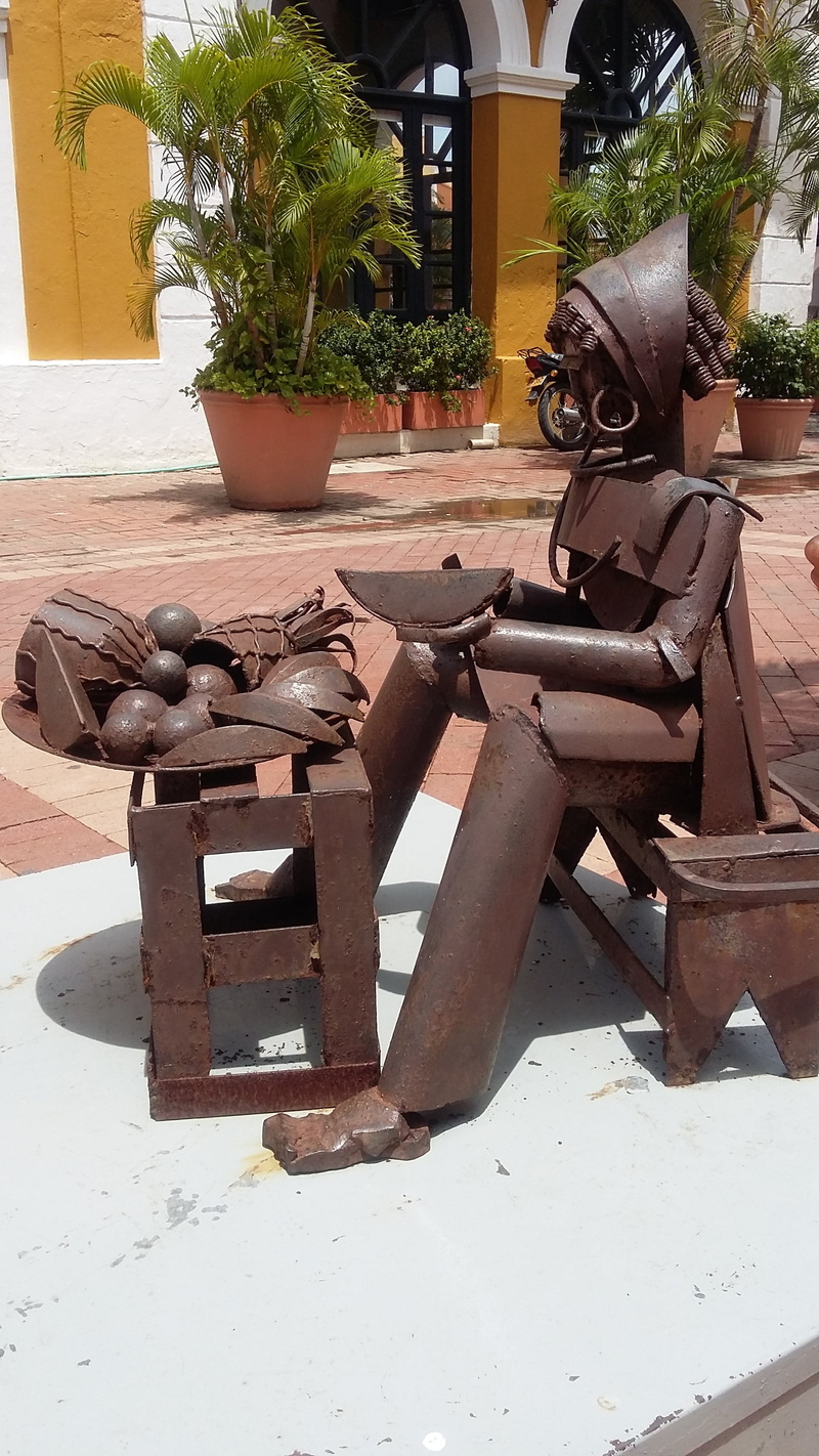 architecture, iron statue, seat, rusty, built structure, plant, nature, chair, tree, outdoors, cartagena, sunlight, no people, 2K, metal, table, colombia