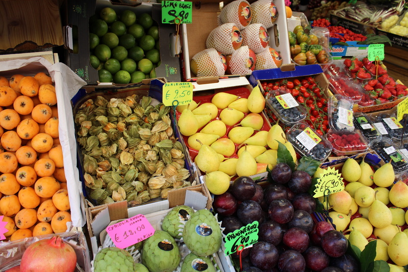 sale, organic, trash, retail, Greengrocer, healthy eating, grape, apple - fruit, colors, retail display, choice, no people, freshness, orange, exposure