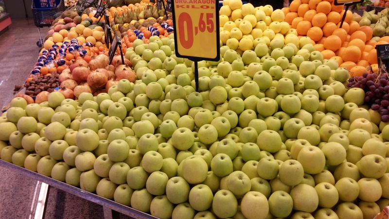 fruit, 4K, retail display, Apples, large group of objects, retail, apple, market stall, Greengrocers, healthy eating, choice, price tag, wellbeing, business