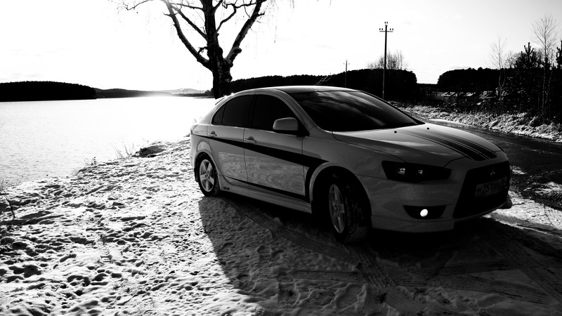 lake, car, land Vehicle, grayscale, winter, outdoors, 4x4, sky, Mitsubishi, road, street, wheel, black And White, Snow, transportation, sedan, motor vehicle