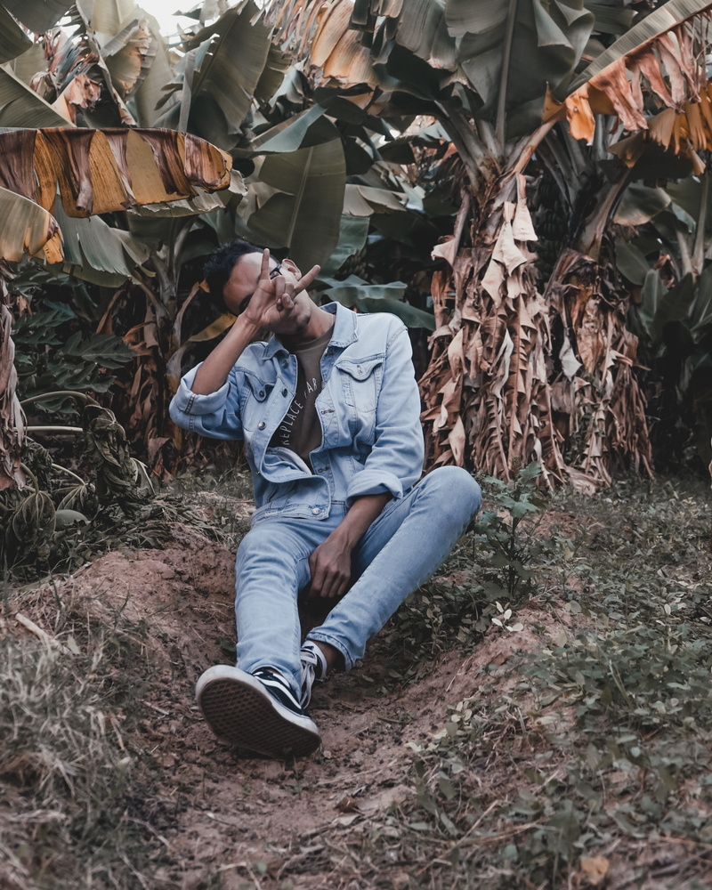 hand, full length, lifestyles, tree, nature, wild, 4K, banana, outdoors, young men, jean, casual clothing, leisure activity, sitting, one person, front view