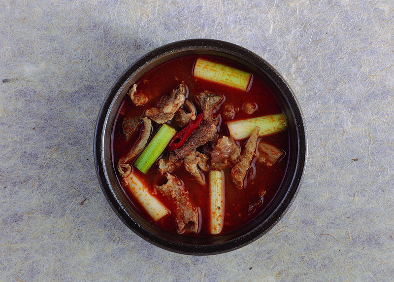 indoors, meat, dish, leeks, bowl, wellbeing, serving size, 2K, sauce, directly above, seafood, food, still life, temptation, no people, vegetable, green