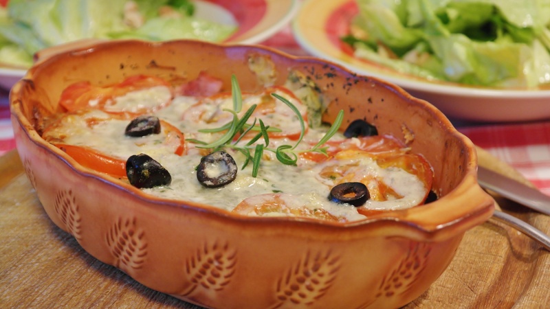 lunch, 5K, gratin, red, cook, frisch, indoors, meal, freshness, table, tomatoes, no people, fruit, close-up, plate, food and drink, hunger, ready-to-eat