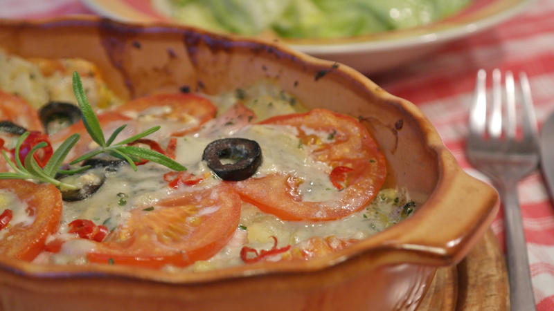 5K, meal, pizza, italian food, indoors, focus, food, crockery, recipe, plate, tomato, close-up, wellbeing, food and drink, gratin, beside, seafood, eat