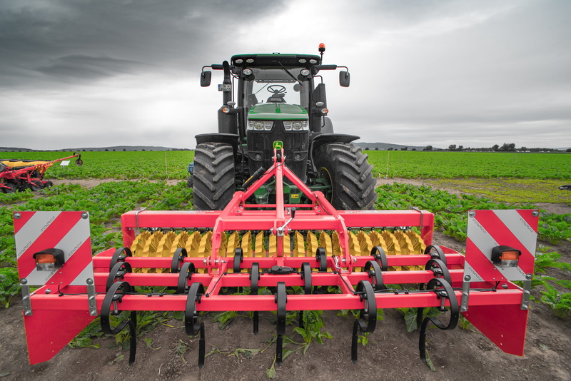 tug, flag, landscape, commercial vehicle, landtechnik, faceplate, storm cloud, nature, 5K, arable, red, cultivator, sky, land, environment, outdoors, tractor