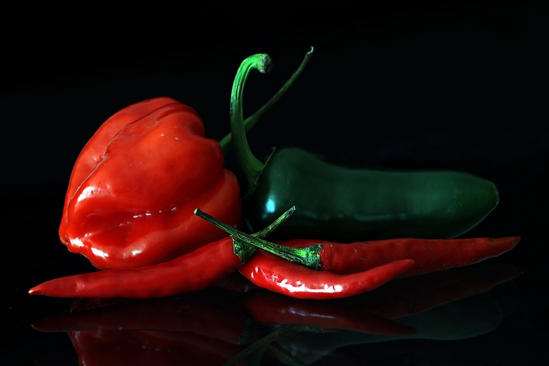 indoors, pepper, ripe, bell pepper, close-up, nutrition, healthy, red chili pepper, freshness, food, jalapeno pepper, fresh, wellbeing, vegetables, chili pepper