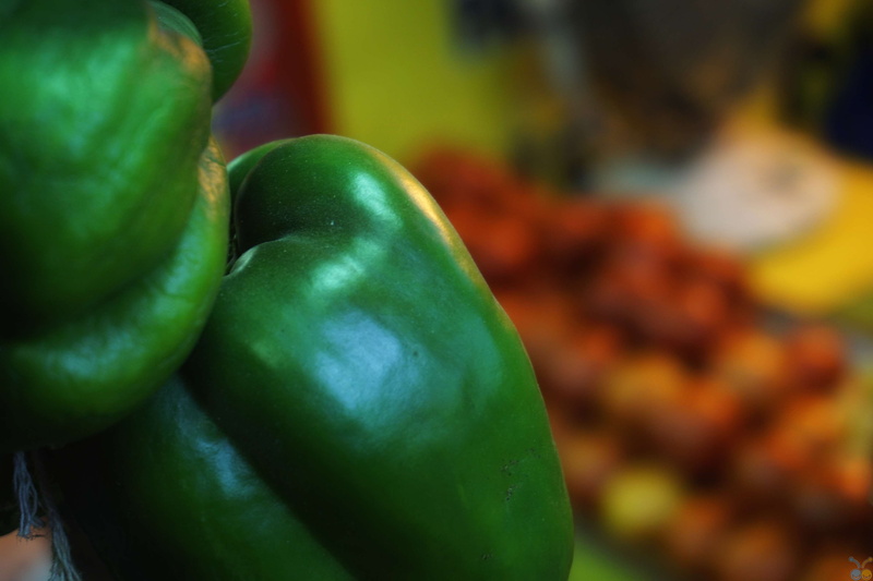 red, alluring, pepper, fresh, raw food, delicious, food photography, color, healthy eating, bell peppers, healthy cooking, 4K, focus on foreground, green bell pepper