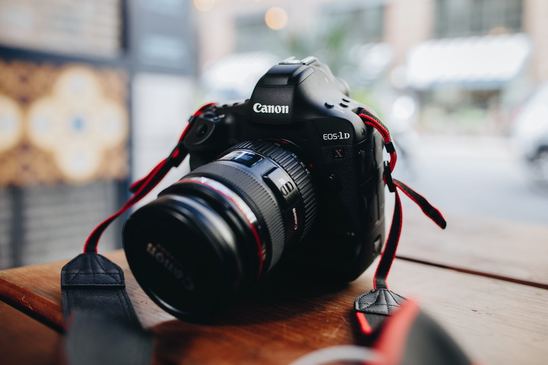 close-up, black, chicago, selective focus, photographic equipment, day, photography themes, dslr, photographing, black color, technology, slr camera, digital single-lens reflex camera