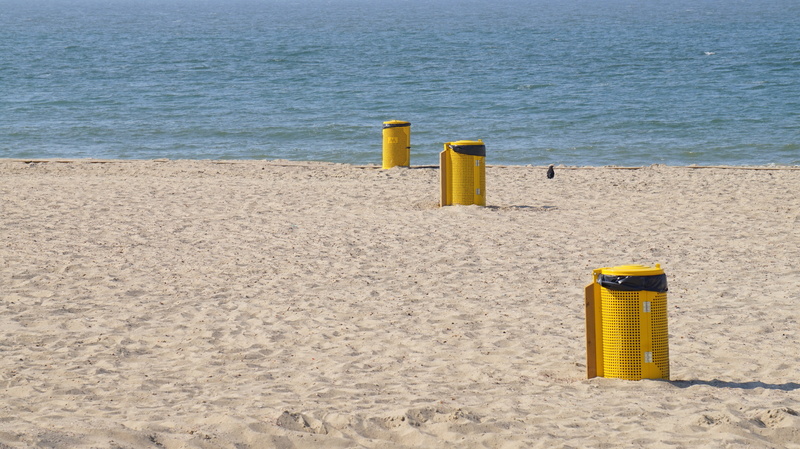 garbage can, sea, water, land, nature, day, protection, security, yellow, safety, beauty in nature, sand, mülltonnen, outdoors, hooded beach chair, cleanliness