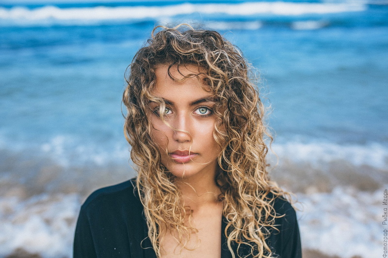 face, blue, Igor Rybka, 1080P, model, women outdoors, women, curly hair