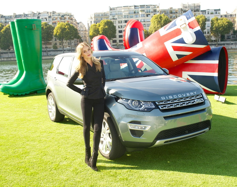 720P, real people, grass, rover, day, discover, leisure activity, motor vehicle, adult, car, full length, discovery, mode of transportation, lifestyles