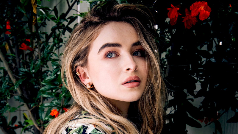 Close-Up, Singers, 4K, Lipstick, Blonde, Blue Eyes, Sabrina Carpenter, American, Face, Singer