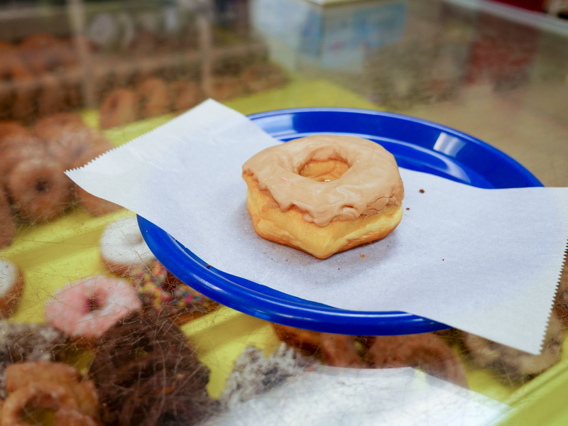 fast food, fun, baked, no people, calories, snack, selective focus, food, 4K, temptation, maple, sweet food, close-up, still life, sitting, paper, food and drink
