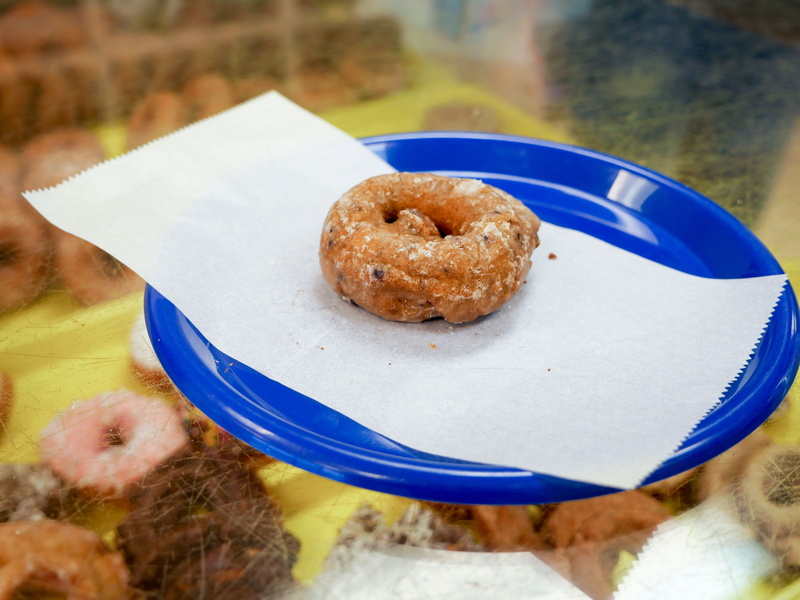 unhealthy, round, paper, bakery, no people, ready-to-eat, close-up, sugar, colorful, breakfast, baked, table, frosted, dessert, freshness, fun, white, yeast