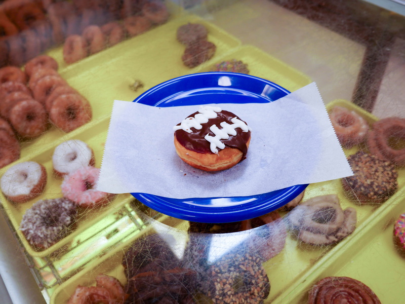 serving size, colorful, high angle view, baked, fried, round, breakfast, japanese food, bakery, treat, tray, temptation, yeast, blue, food, pastry, plate