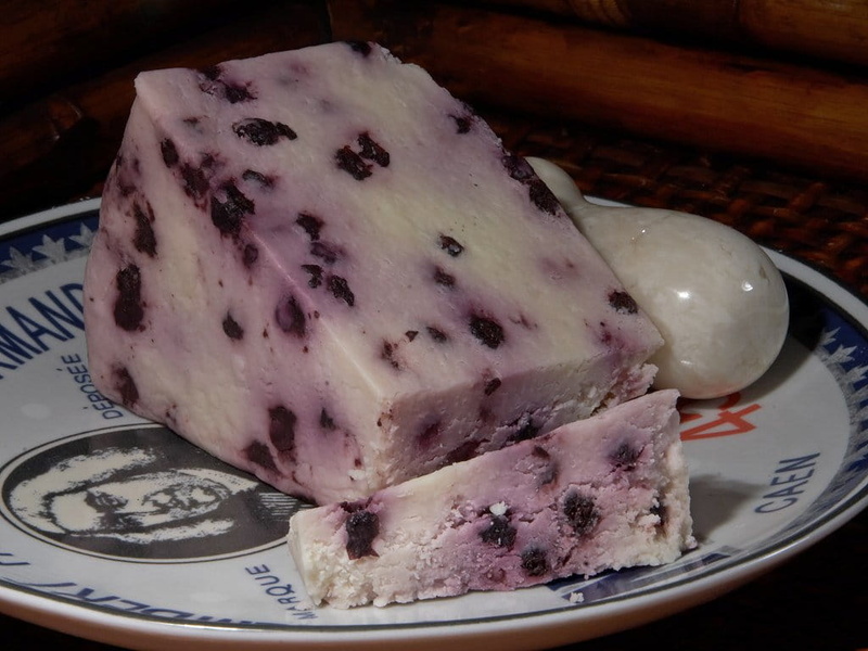 sweet food, crockery, 480P, baked, slice, dessert, milk product, still life, snack, serving size, unhealthy eating, plate, eat, healthy, no people, sweet