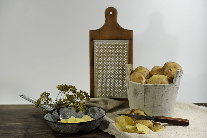 potatoes, sliced, day, bread, basket, 4K, plant, pan, food and drink, vintage, freshness, wood - material, wellbeing, old, bunch, food, grater, container