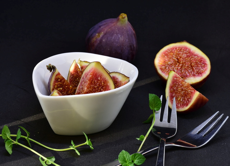 orange color, tasty, eating utensil, black background, real coward, fruit, fig, 2K, red, indoors, close-up, cross section, no people, foodtoto, halved