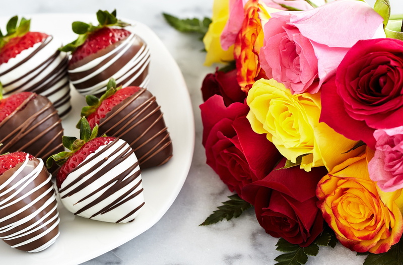 floral, flowering plant, delicious, irresistible, close-up, bouquet, temptation, Romantic, strawberries, Fruits, beauty in nature, table, Sweet, indoors